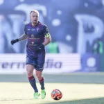 Grosicki-prowadzacy-pilke