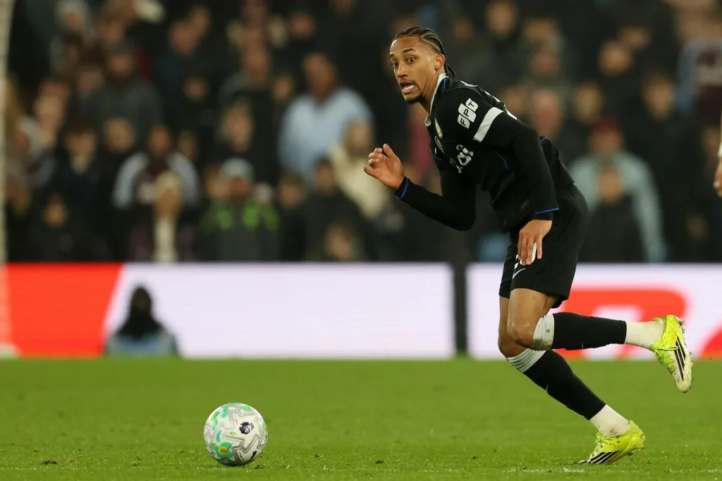 Joao-Pedro-prowadzacy-pilke