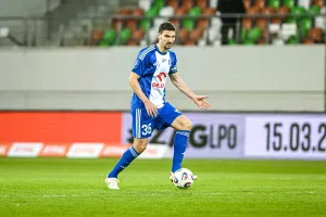 Kaminski-prowadzacy-pilke