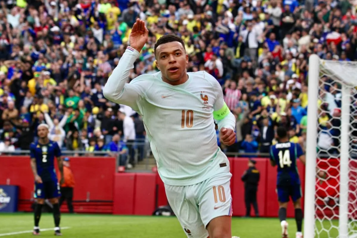 Kolumbia – Francja: typy i kursy. „Trójkolorowi” z overem bramkowym?