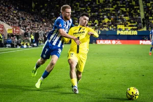 Grafika przedstawiająca walczących zawodników.