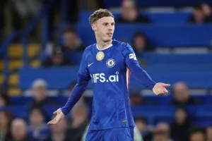 Palmer-gestykulujacy-w-strone-sedziego