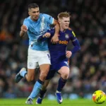 Rodri-i-Hall-walczacy-o-pilke