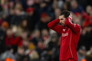 Szoboszlai-chwytajacy-sie-za-glowe