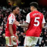 Timber-i-Hincapie-celebrujacy-gola