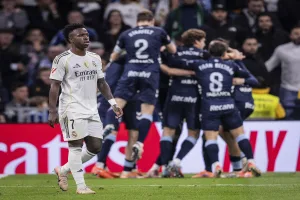 Grafika przedstawiająca piłkarzy.