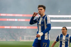 Oskar Pietuszewski vs Benfica