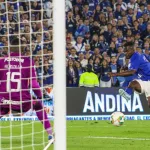 Quintero-probuje-pokonac-bramkarza-Atl.-Nacional-2026-foto-Alamy