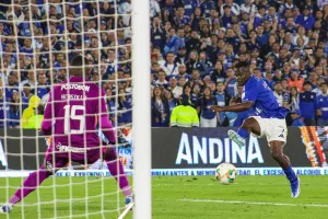 Quintero-probuje-pokonac-bramkarza-Atl.-Nacional-2026-foto-Alamy