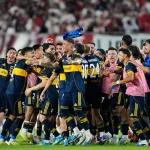 Zawodnicy-Boca-Juniors-swietujacy-zwyciestwo-nad-River-Plate-2026-foto-Alamy