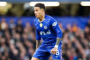 Enzo-w-koszulce-Chelsea