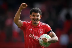 Gibbs-White-celebrujacy-hat-tricka