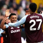 Watkins-i-Rogers-celebrujacy-gola