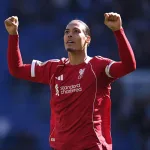 van-Dijk-celebrujacy-zwyciestwo-w-derbach-nad-Evertonem