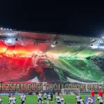 Oprawa-kibicow-Legii-Warszawa-podczas-spotkania-z-Cracovia-Krakow-foto-Alamy