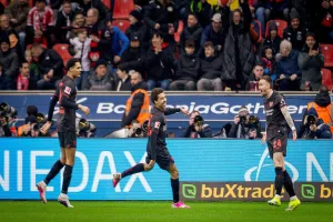 Zawodnicy-Bayeru-Leverkusen-swietujacy-zdobycie-bramki-2026-foto-Alamy