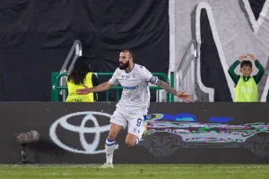 Ishak-celebrujacy-gola