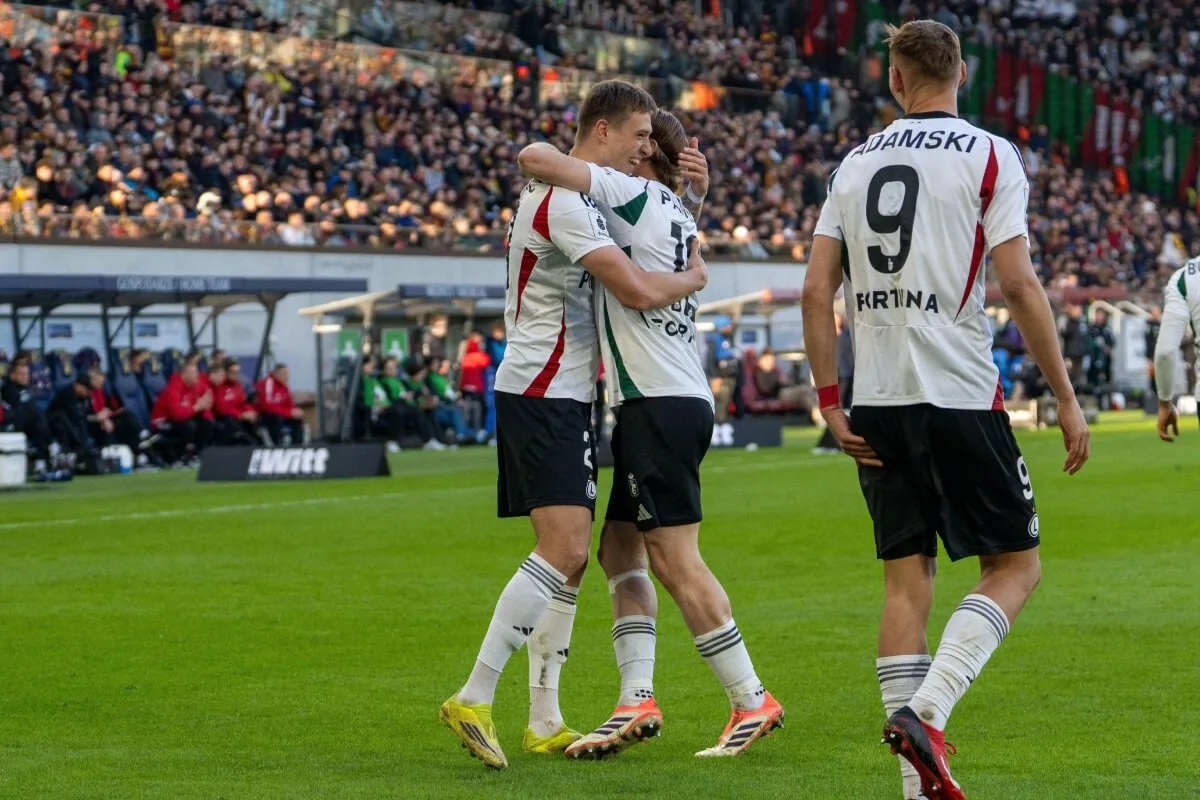 Kurs 200.00 na drużynę z golem w meczu Legia – Widzew. 400 PLN bonusu w Superbet