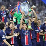 Zawodnicy PSG z pucharem