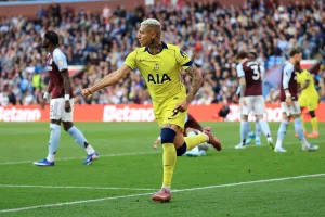 Richarlison-celebrujacy-gola