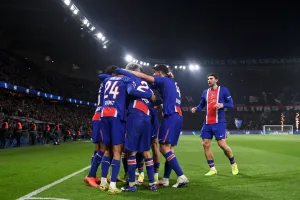 Piłkarze PSG radość vs Brest
