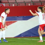 Radosc-Polek-po-strzeleniu-gola-w-meczu-przeciwko-Francji-rozegranym-w-Dijonie-foto-Alamy