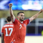 McGinn-celebrujacy-gola