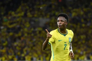 Vinicius-celebrujacy-gola