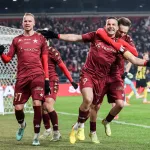 Rodado-wraz-z-kolegami-cieszy-sie-ze-zdobycia-bramki-dla-krakowskiego-klubu-2026-foto-Alamy