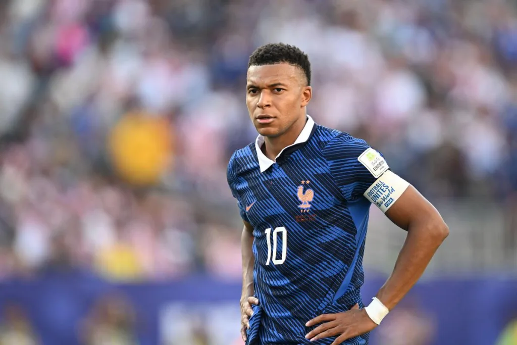 Mbappe-w-koszulce-reprezentacji-Francji