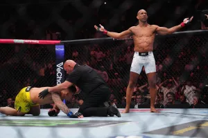 fot-alamy-px-images-ufc-fight-night-gregory-robocop-rodrigues-walka-mma