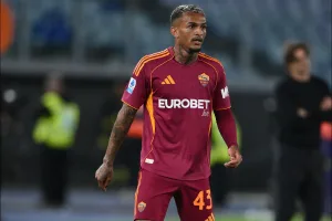 Wesley podczas meczu z Fiorentina