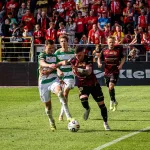 Gracze Lechi w starciu z graczem Widzewa