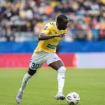 Ndiaye-prowadzacy-pilke