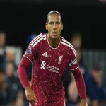 Van-Dijk-w-koszulce-Liverpoolu