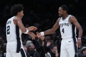 Dylan Harper i De'Aaron Fox